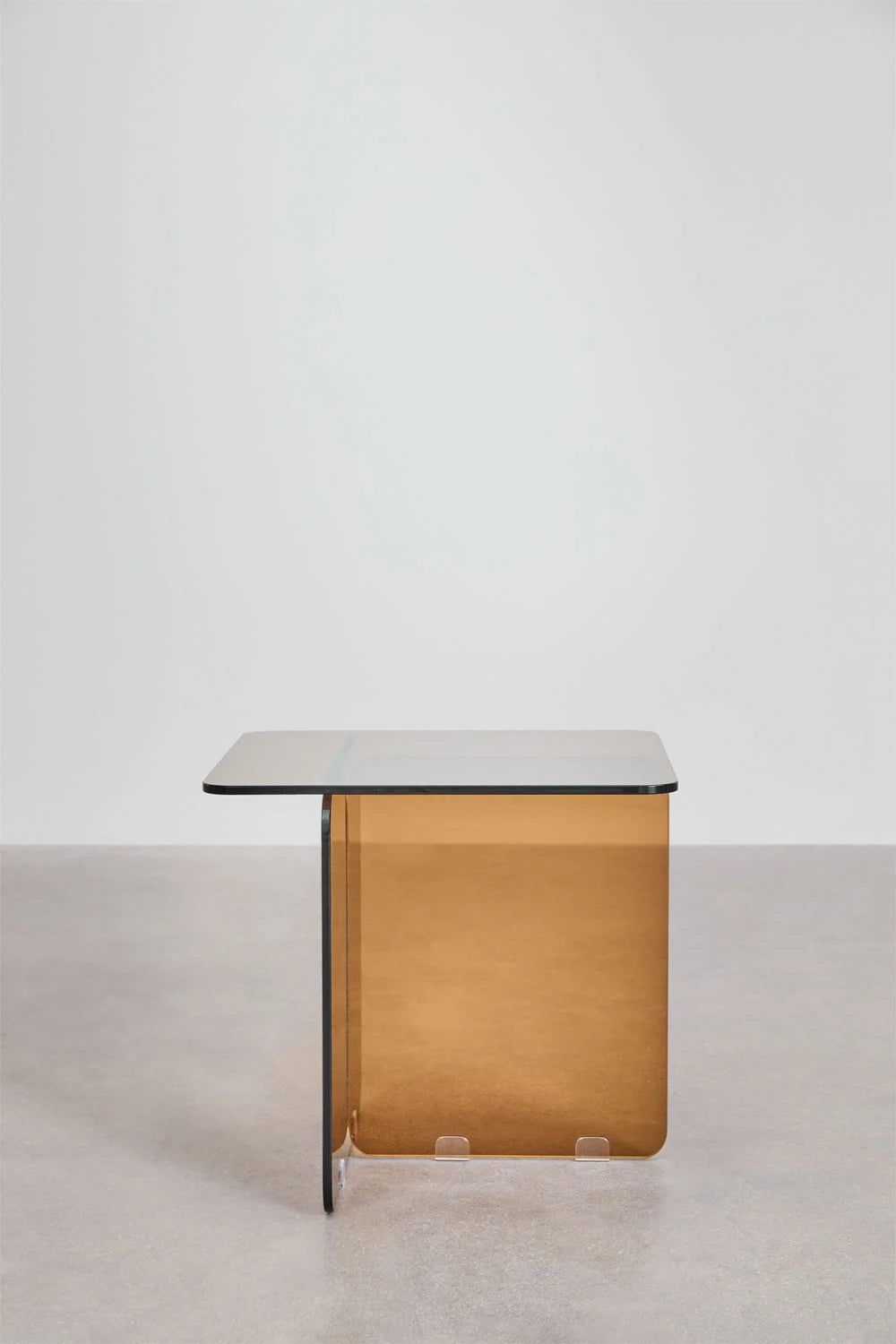 Eliana šoninis staliukas