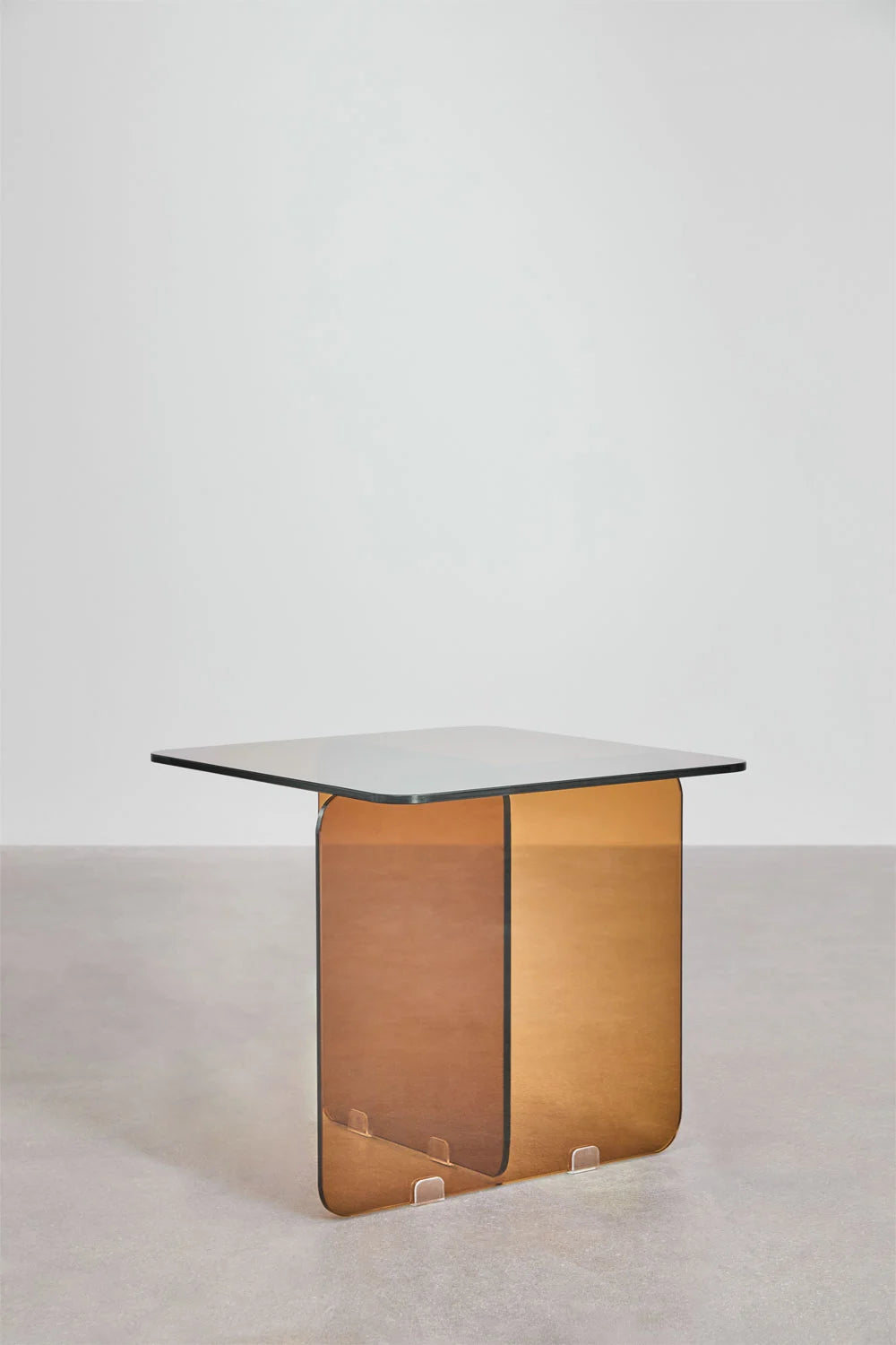 Eliana šoninis staliukas