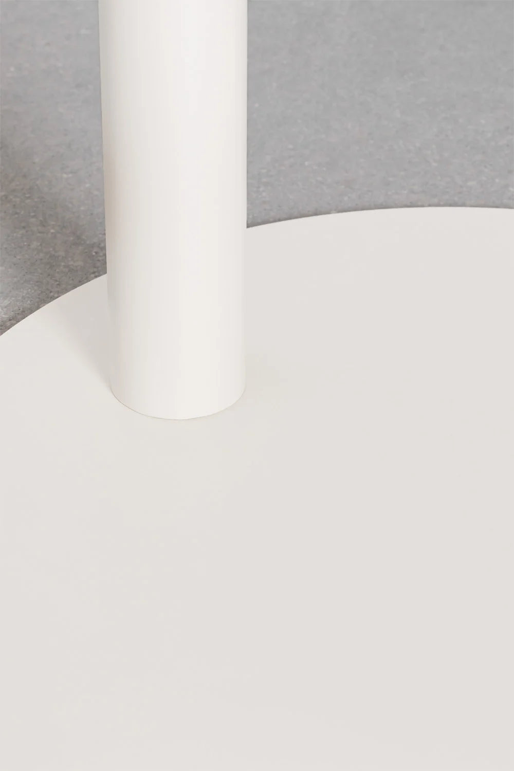 Yannik Apvalus šoninis staliukas