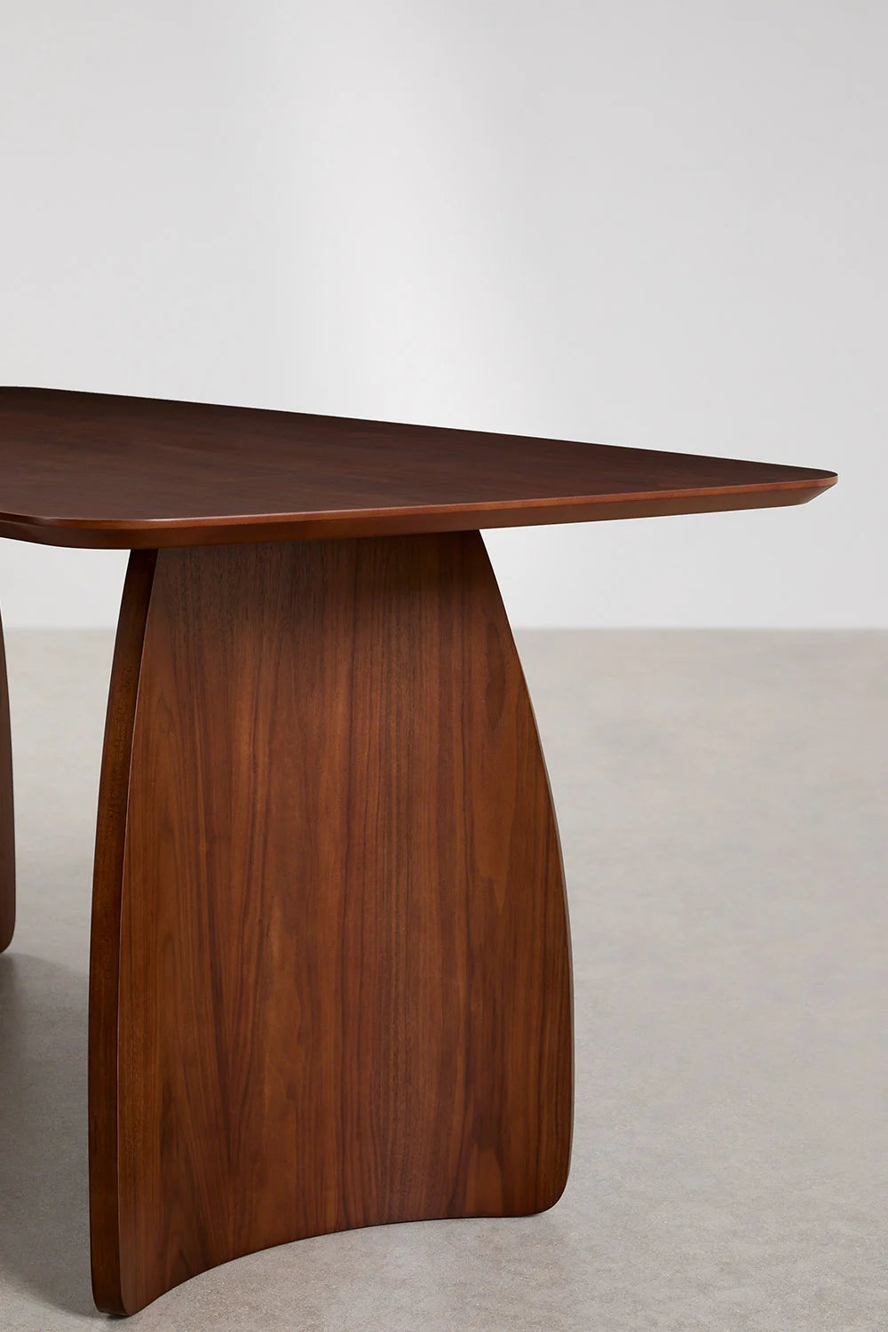 Luanda valgomojo stalas