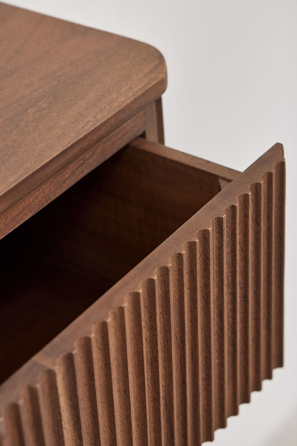 Biljandi naktinis staliukas