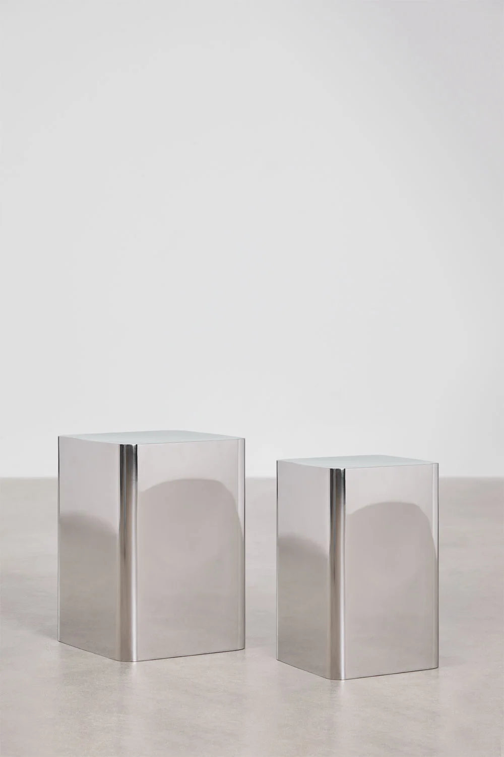 Lora šoninių staliukų rinkinys