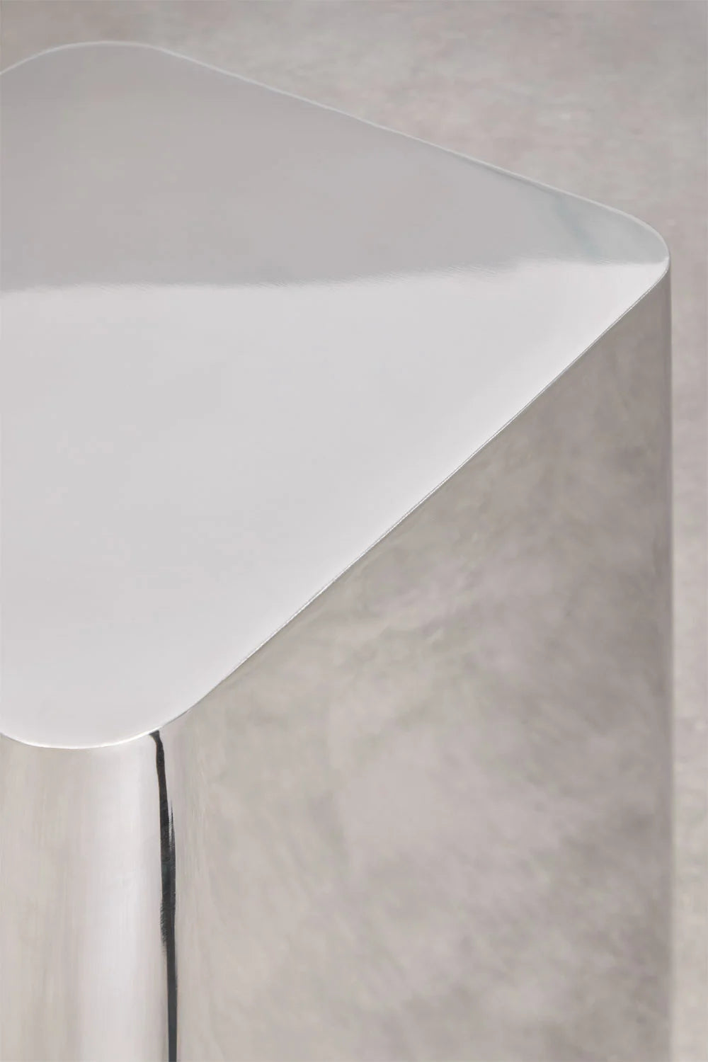 Lora šoninių staliukų rinkinys